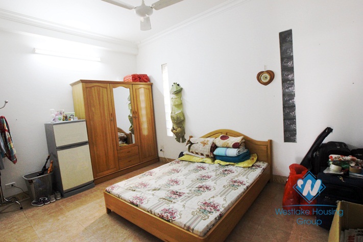 Cheap house for rent in Nghi Tam area, Tay Ho, Ha Noi